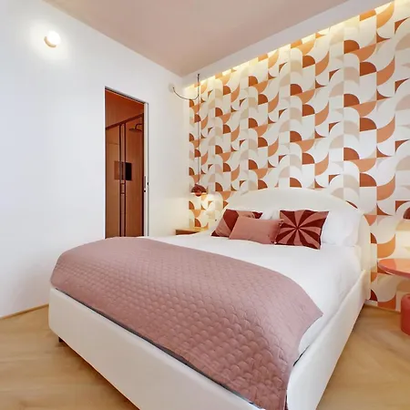 Apartment Ych-colorful And Classy Near Fori Imperiali