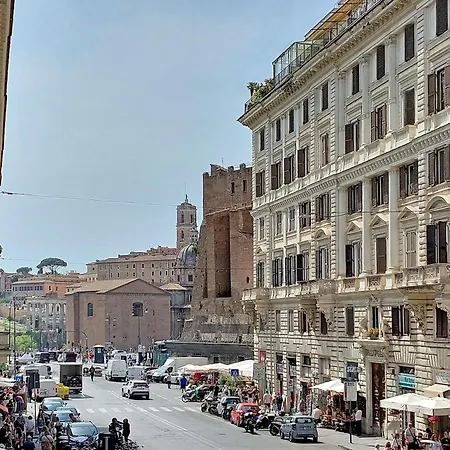 Ych-colorful And Classy Near Fori Imperiali Rome