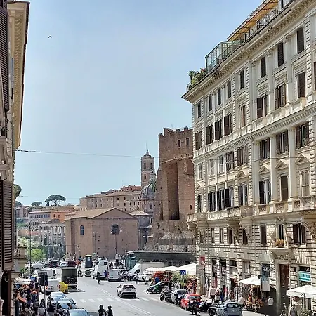 Ych-colorful And Classy Near Fori Imperiali Rome