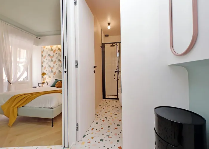 Ych-colorful And Classy Near Fori Imperiali *