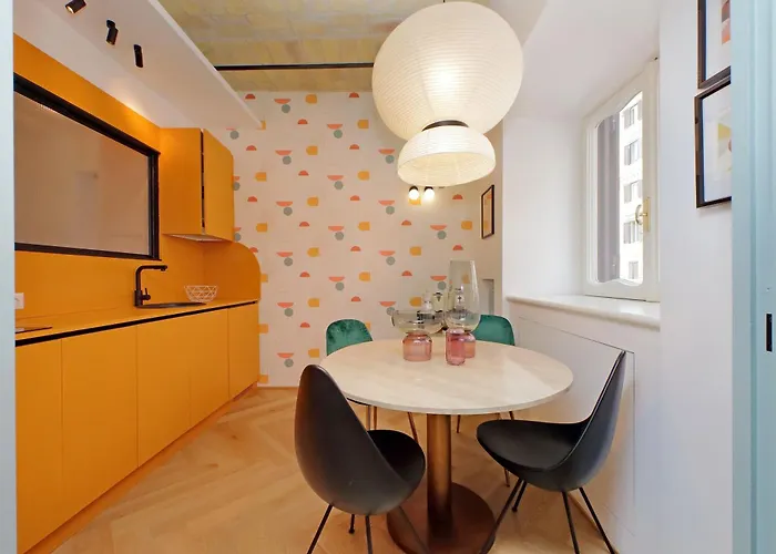 Ych-colorful And Classy Near Fori Imperiali * Róma