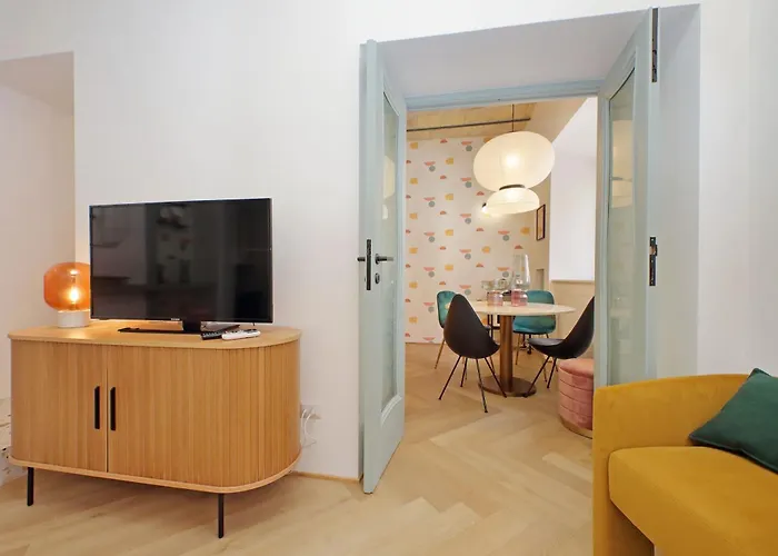 Ych-colorful And Classy Near Fori Imperiali * Róma