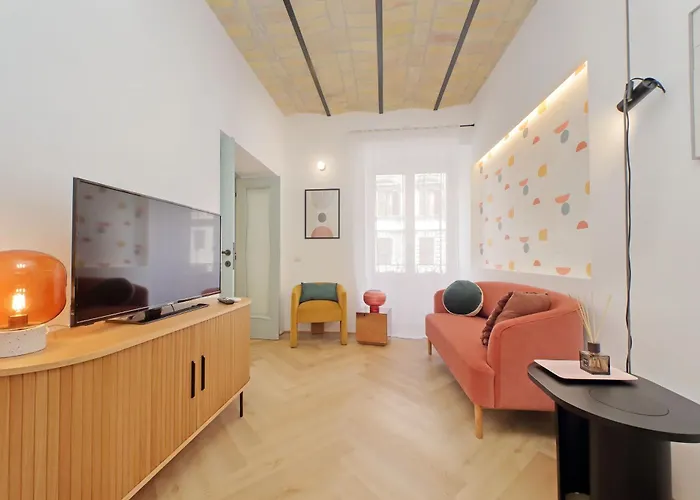 Ych-colorful And Classy Near Fori Imperiali *